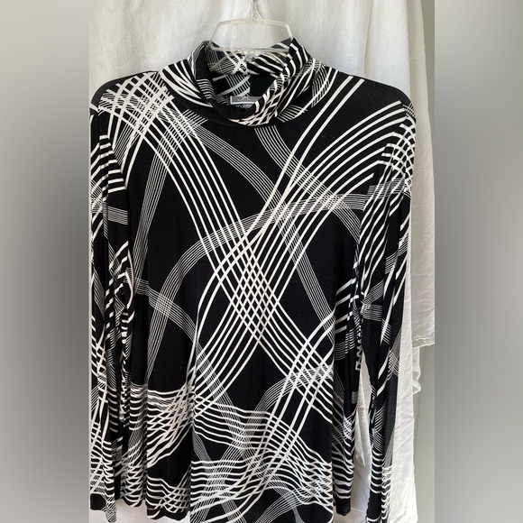 JM Collection Dresses & Skirts - JM collection black and white Turtle neck blouse.